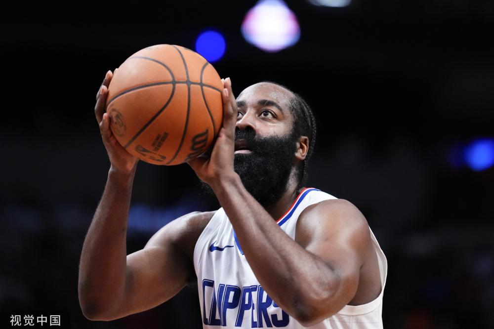 她曾多次为 她曾多次为